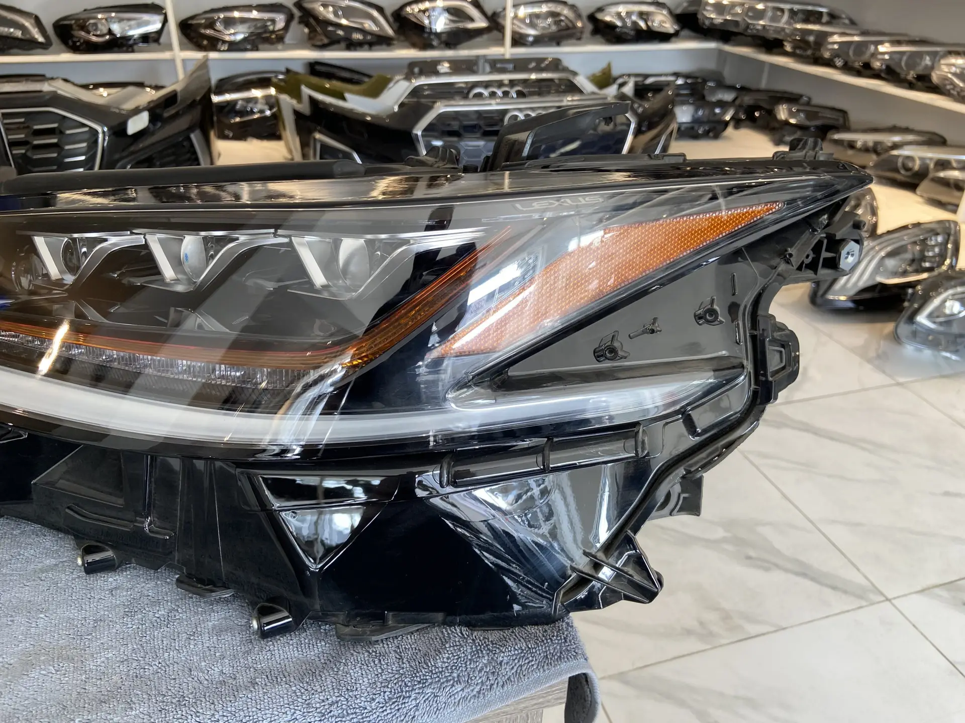Lexus ES300 ES350 LED Used Original OEM Headlights 2018–2024 - Image 4